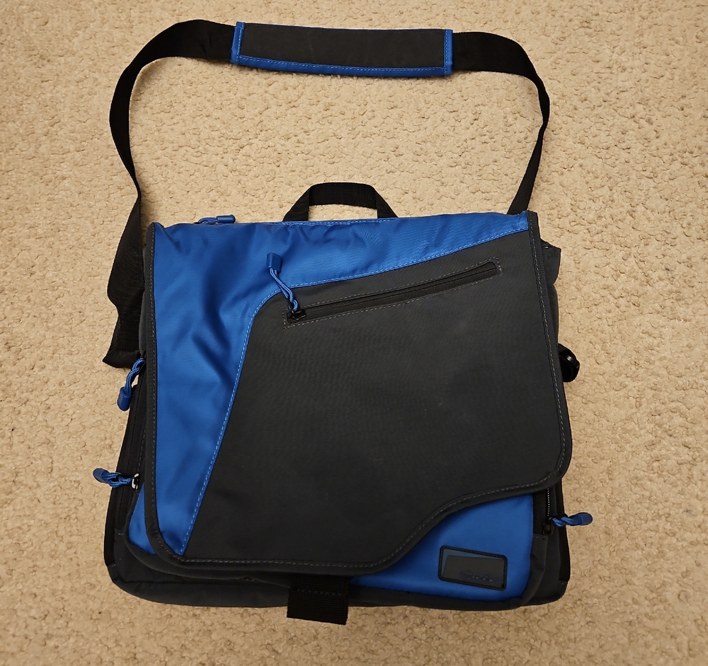 Sleek Black and Blue Messenger Bag | Skooba